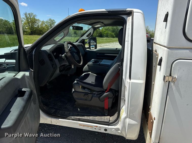 image for item DV4032 2011 Ford F450 Super Duty XL bucket truck