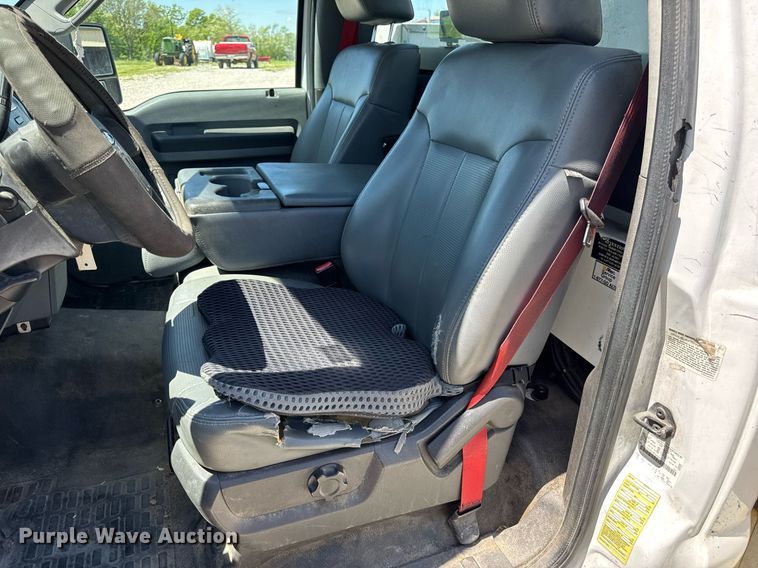 image for item DV4032 2011 Ford F450 Super Duty XL bucket truck