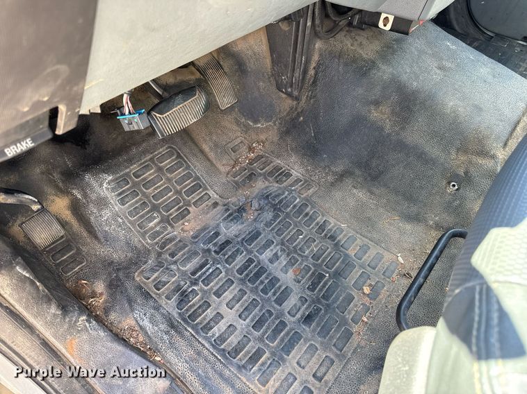 image for item DV4032 2011 Ford F450 Super Duty XL bucket truck