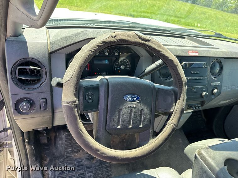 image for item DV4032 2011 Ford F450 Super Duty XL bucket truck