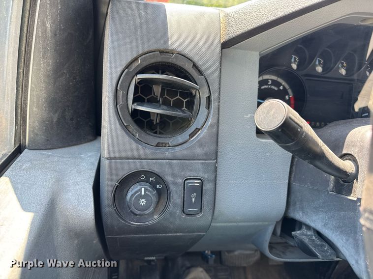 image for item DV4032 2011 Ford F450 Super Duty XL bucket truck