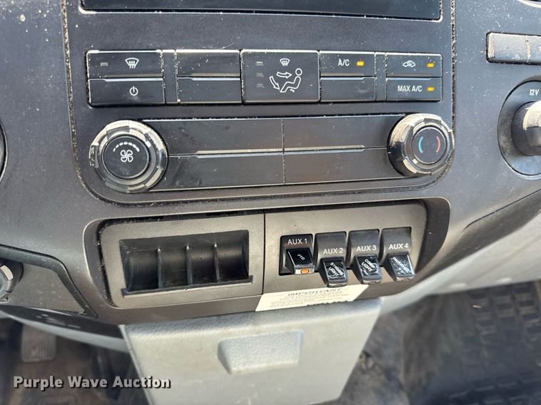 image for item DV4032 2011 Ford F450 Super Duty XL bucket truck