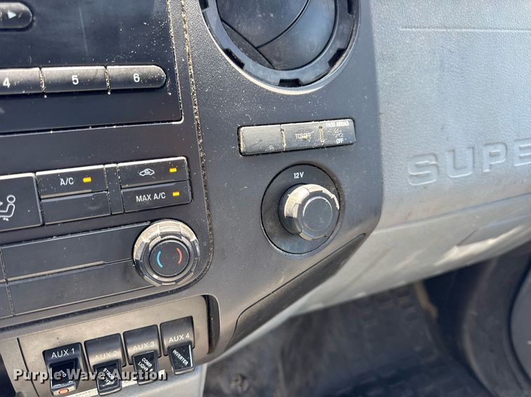 image for item DV4032 2011 Ford F450 Super Duty XL bucket truck