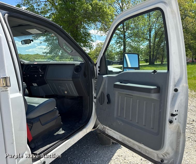 image for item DV4032 2011 Ford F450 Super Duty XL bucket truck