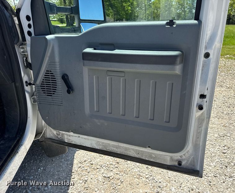 image for item DV4032 2011 Ford F450 Super Duty XL bucket truck