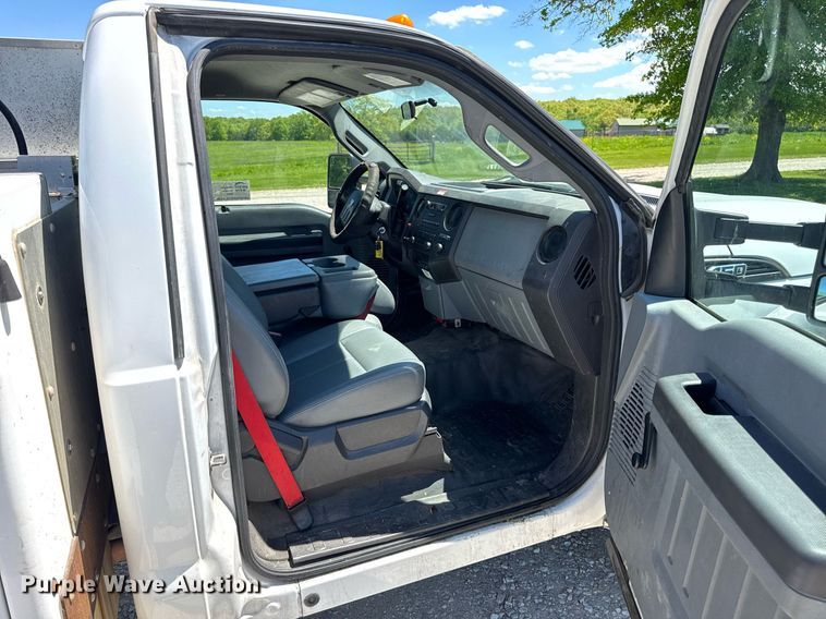 image for item DV4032 2011 Ford F450 Super Duty XL bucket truck