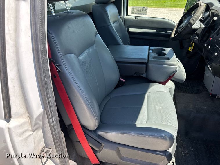 image for item DV4032 2011 Ford F450 Super Duty XL bucket truck