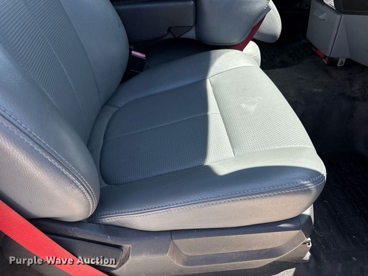 image for item DV4032 2011 Ford F450 Super Duty XL bucket truck