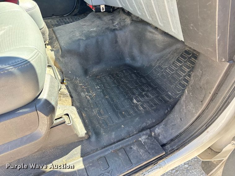 image for item DV4032 2011 Ford F450 Super Duty XL bucket truck