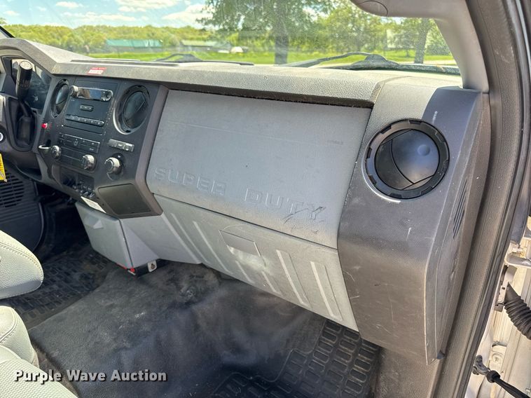 image for item DV4032 2011 Ford F450 Super Duty XL bucket truck