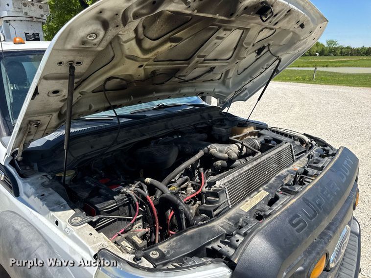 image for item DV4032 2011 Ford F450 Super Duty XL bucket truck