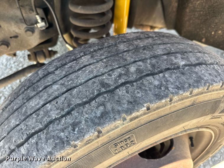 image for item DV4032 2011 Ford F450 Super Duty XL bucket truck