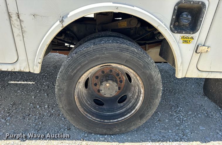 image for item DV4032 2011 Ford F450 Super Duty XL bucket truck