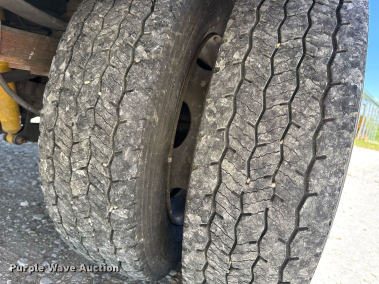 image for item DV4032 2011 Ford F450 Super Duty XL bucket truck