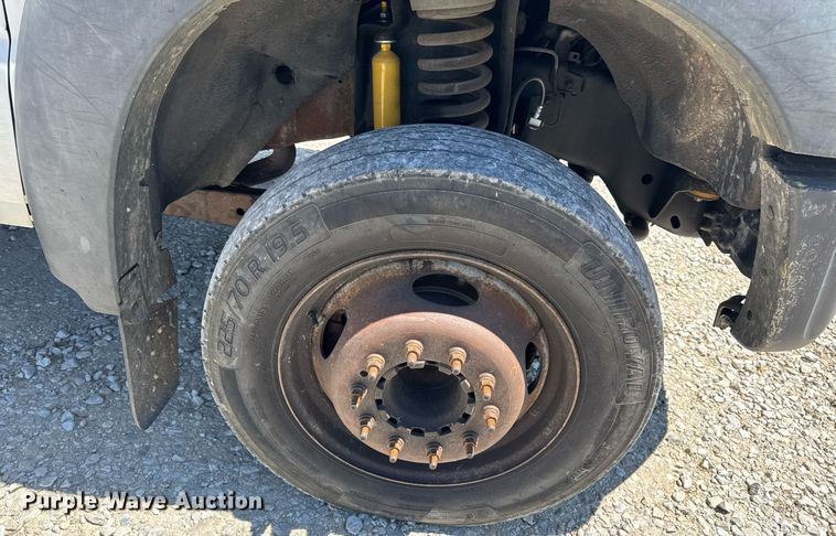 image for item DV4032 2011 Ford F450 Super Duty XL bucket truck