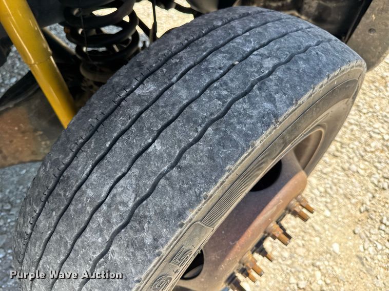 image for item DV4032 2011 Ford F450 Super Duty XL bucket truck