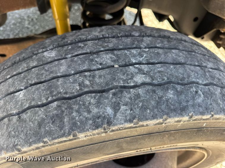 image for item DV4032 2011 Ford F450 Super Duty XL bucket truck