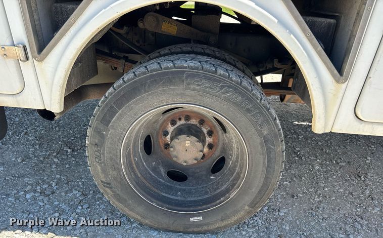 image for item DV4032 2011 Ford F450 Super Duty XL bucket truck