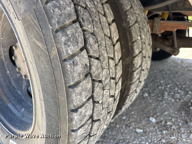 image for item DV4032 2011 Ford F450 Super Duty XL bucket truck