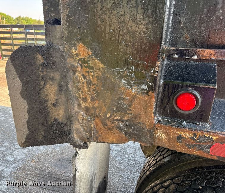 image for item DV4036 1987 Freightliner dump truck