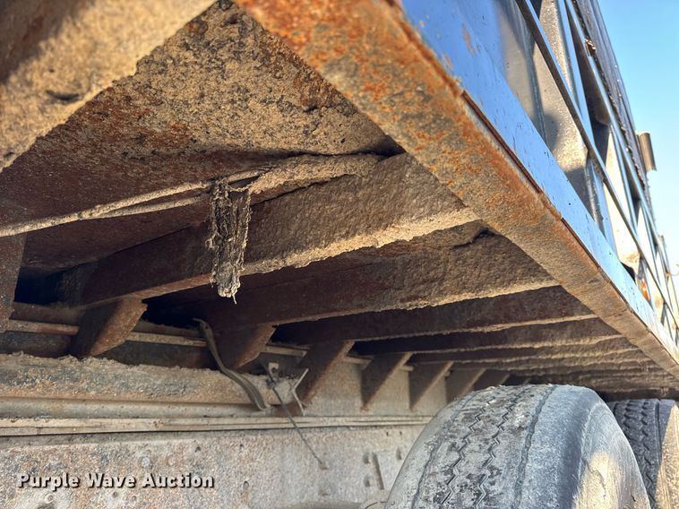 image for item DV4036 1987 Freightliner dump truck