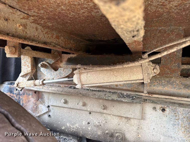 image for item DV4036 1987 Freightliner dump truck