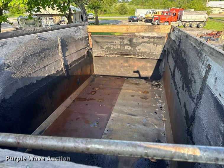 image for item DV4036 1987 Freightliner dump truck