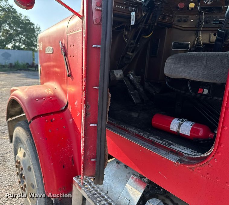 image for item DV4036 1987 Freightliner dump truck