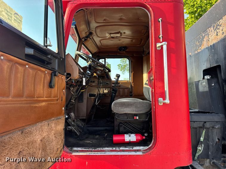 image for item DV4036 1987 Freightliner dump truck