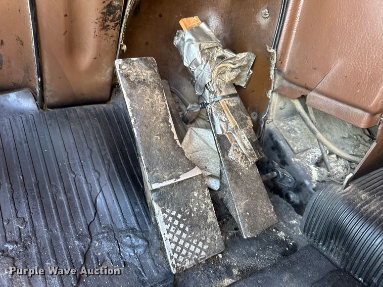 image for item DV4036 1987 Freightliner dump truck