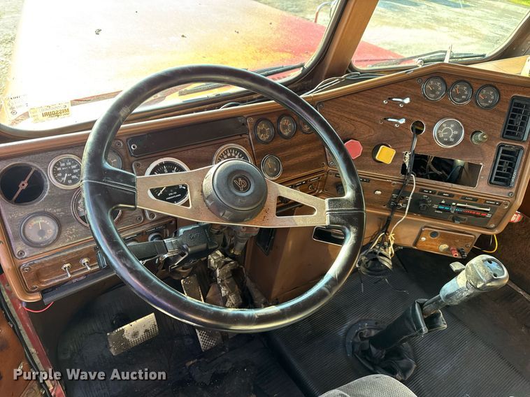 image for item DV4036 1987 Freightliner dump truck