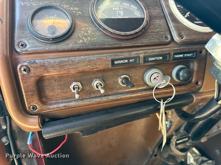 image for item DV4036 1987 Freightliner dump truck