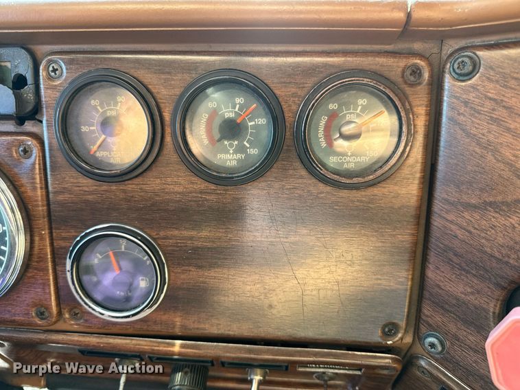 image for item DV4036 1987 Freightliner dump truck