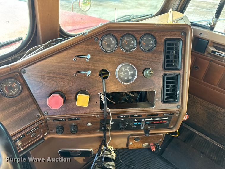 image for item DV4036 1987 Freightliner dump truck