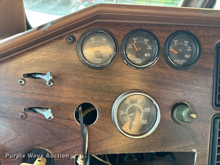 image for item DV4036 1987 Freightliner dump truck