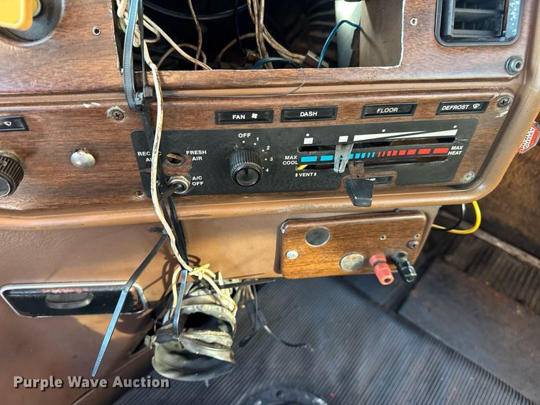 image for item DV4036 1987 Freightliner dump truck