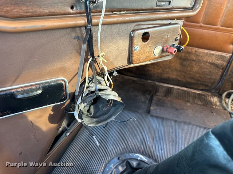 image for item DV4036 1987 Freightliner dump truck