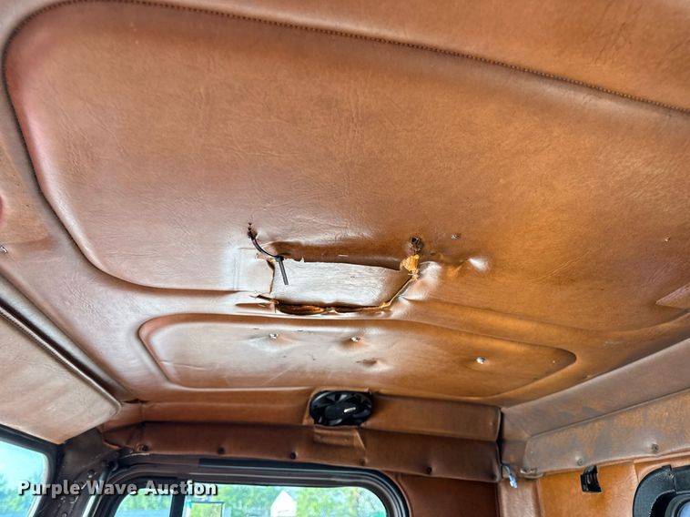 image for item DV4036 1987 Freightliner dump truck