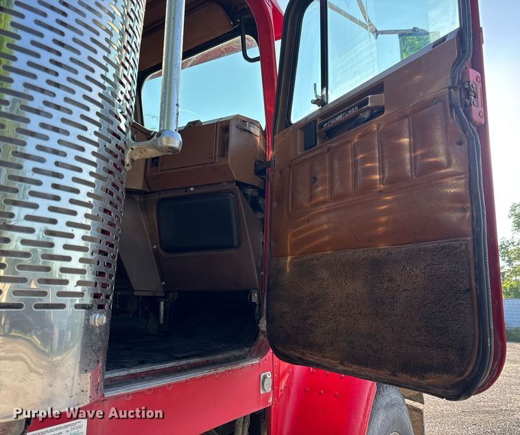 image for item DV4036 1987 Freightliner dump truck