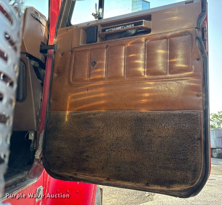 image for item DV4036 1987 Freightliner dump truck