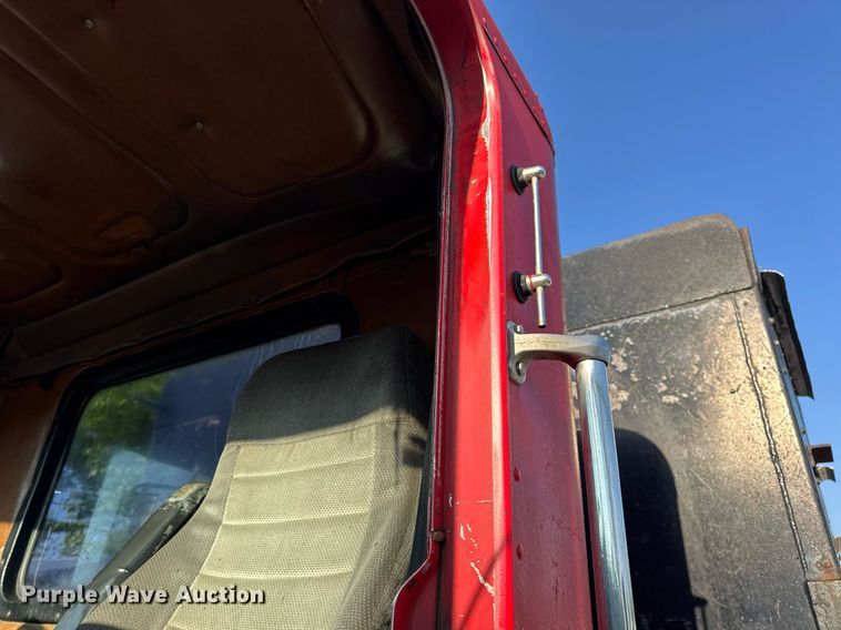 image for item DV4036 1987 Freightliner dump truck