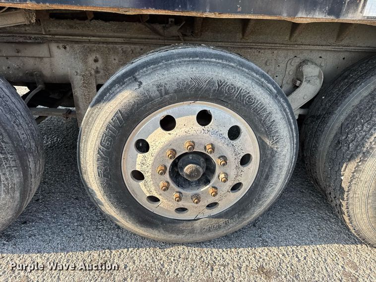 image for item DV4036 1987 Freightliner dump truck