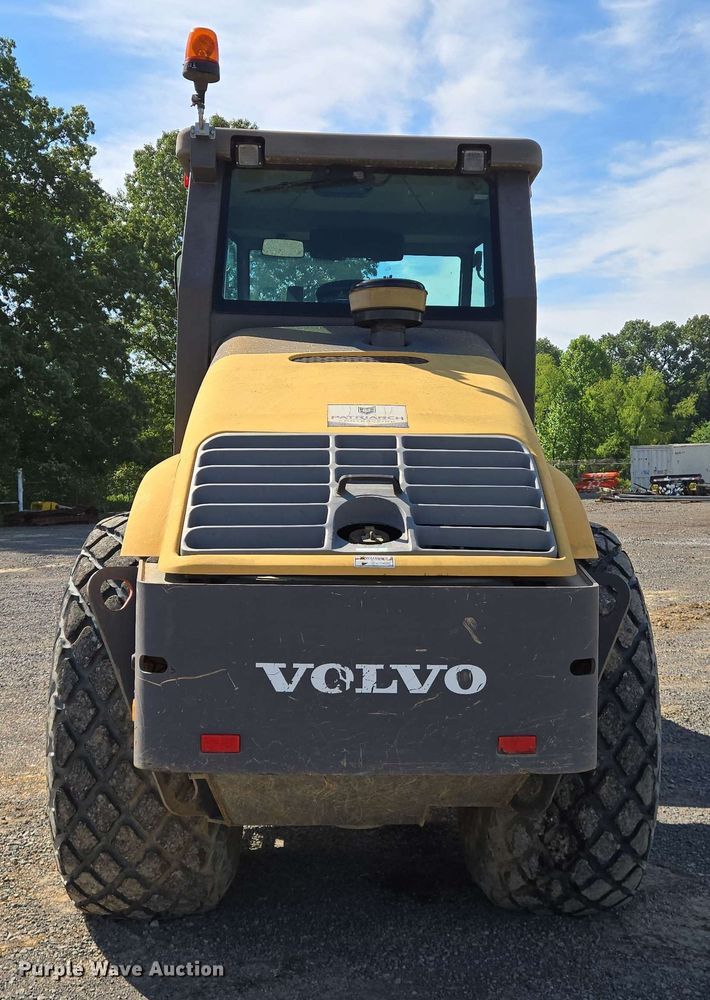 image for item DW7004 2015 Volvo SD160 single drum vibratory roller