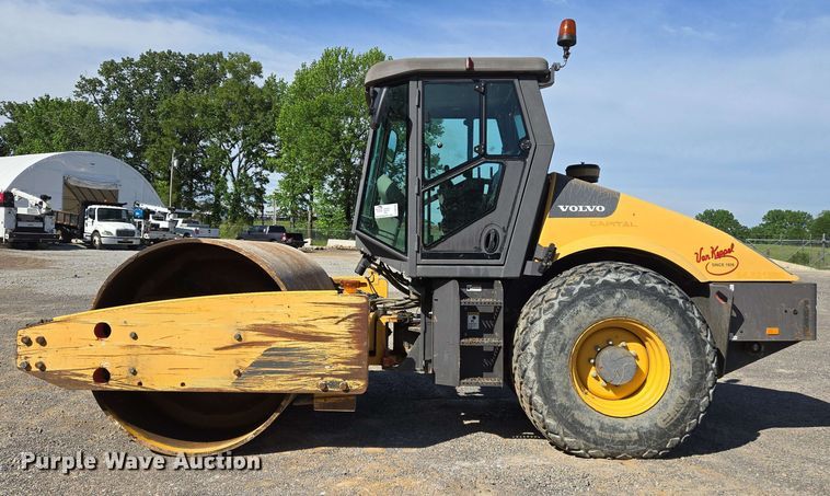 image for item DW7004 2015 Volvo SD160 single drum vibratory roller