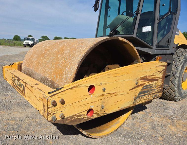 image for item DW7004 2015 Volvo SD160 single drum vibratory roller