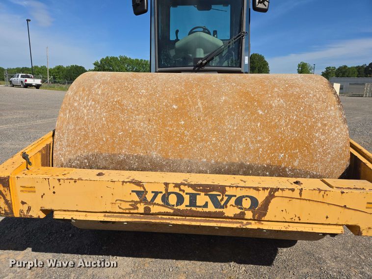 image for item DW7004 2015 Volvo SD160 single drum vibratory roller