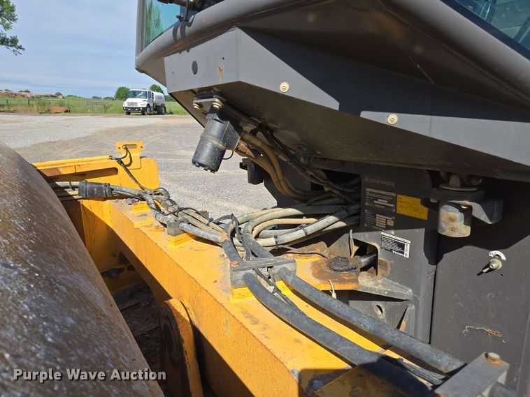 image for item DW7004 2015 Volvo SD160 single drum vibratory roller