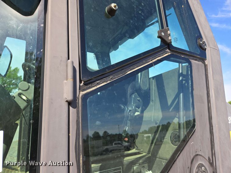 image for item DW7004 2015 Volvo SD160 single drum vibratory roller