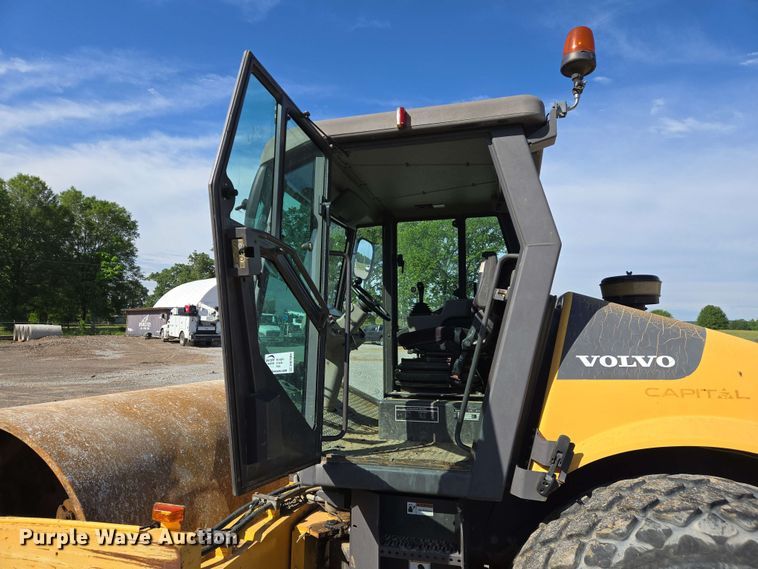 image for item DW7004 2015 Volvo SD160 single drum vibratory roller