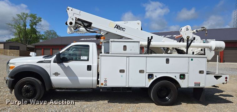 image for item DW7007 2014 Ford F550 XL Super Duty bucket truck